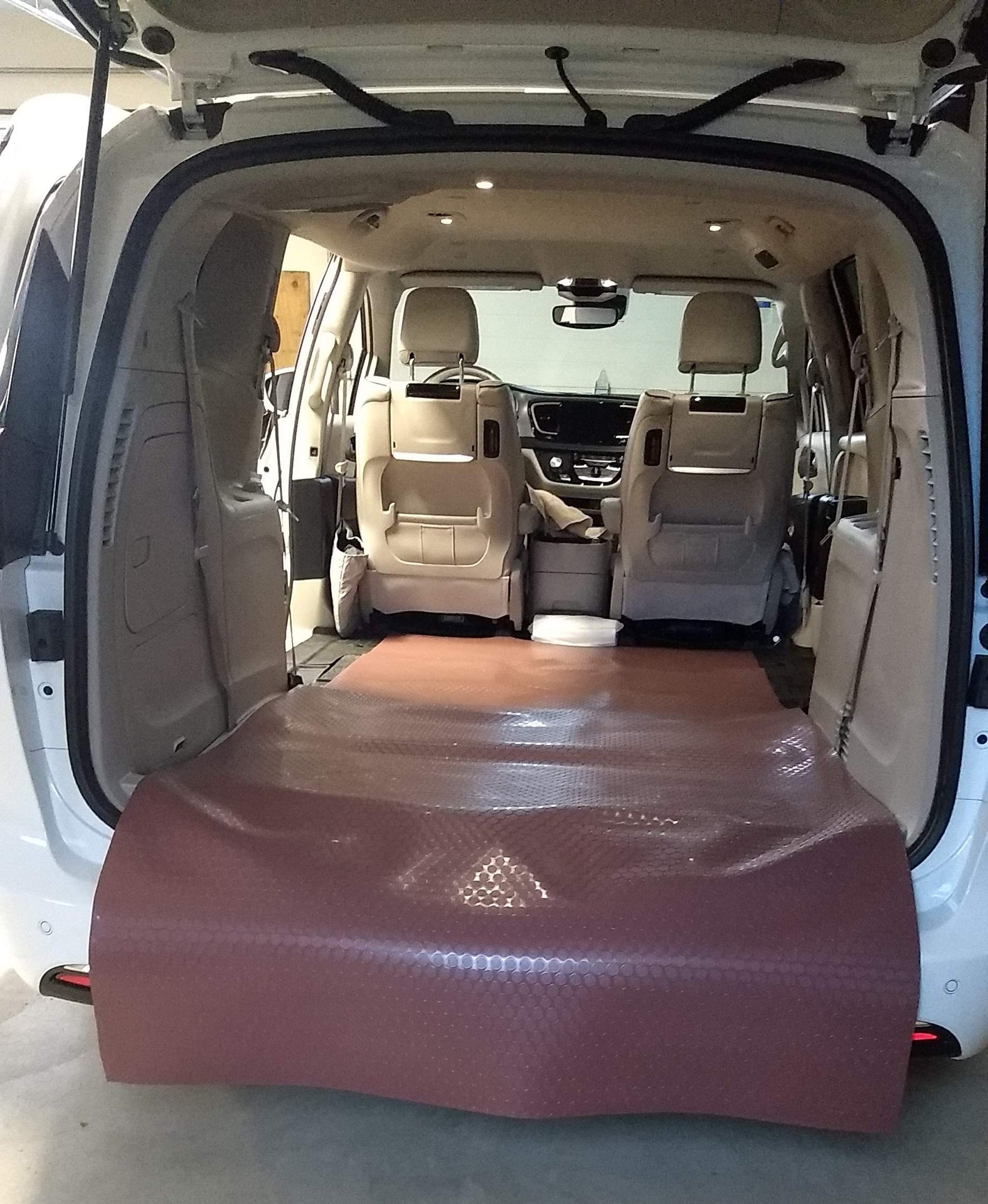2018 Pacifica Hybrid Cargo Floor Dimensions Behind Front Seats 2017 Chrysler Minivan Forums